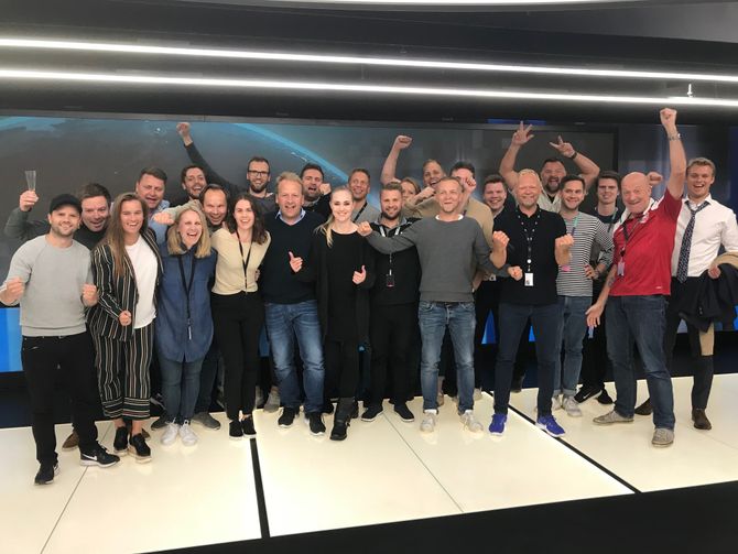Full jubel i sportsredaksjonen til TV 2 i Bergen i dag, etter at de fikk beskjed om at Premier League-rettighetene er sikret.
