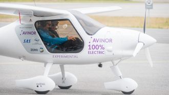 Solvik-Olsen og Falk-Petersen i Pipistrel-flyet.