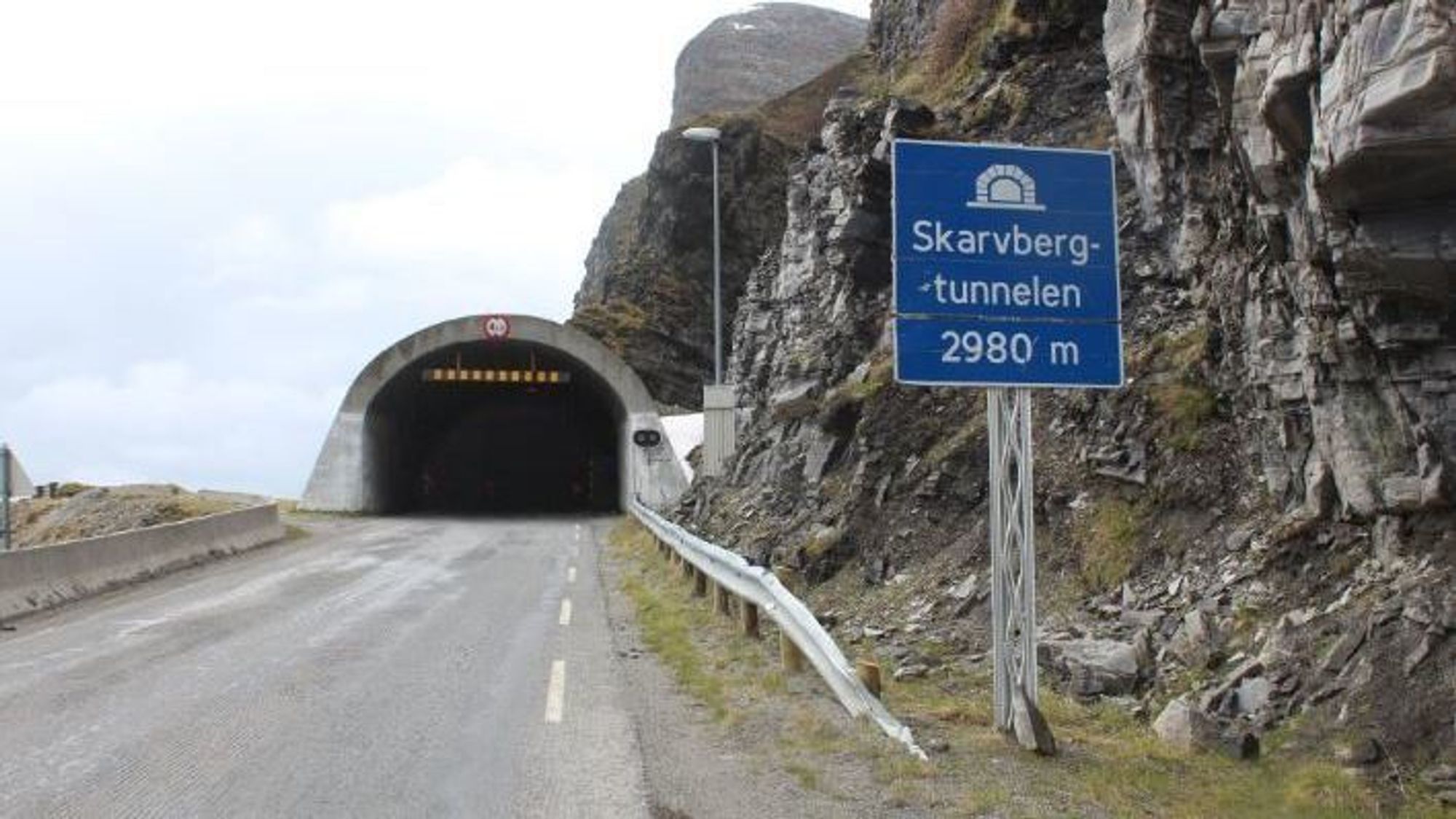 Den nye tunnelen blir lengre, og går inn i fjellet.