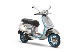 Italienske Piaggio har også presentert en elektrisk scooter under Vespa-merket. Den har en rekkevidde på 100 km og kan lades opp på fire timer.