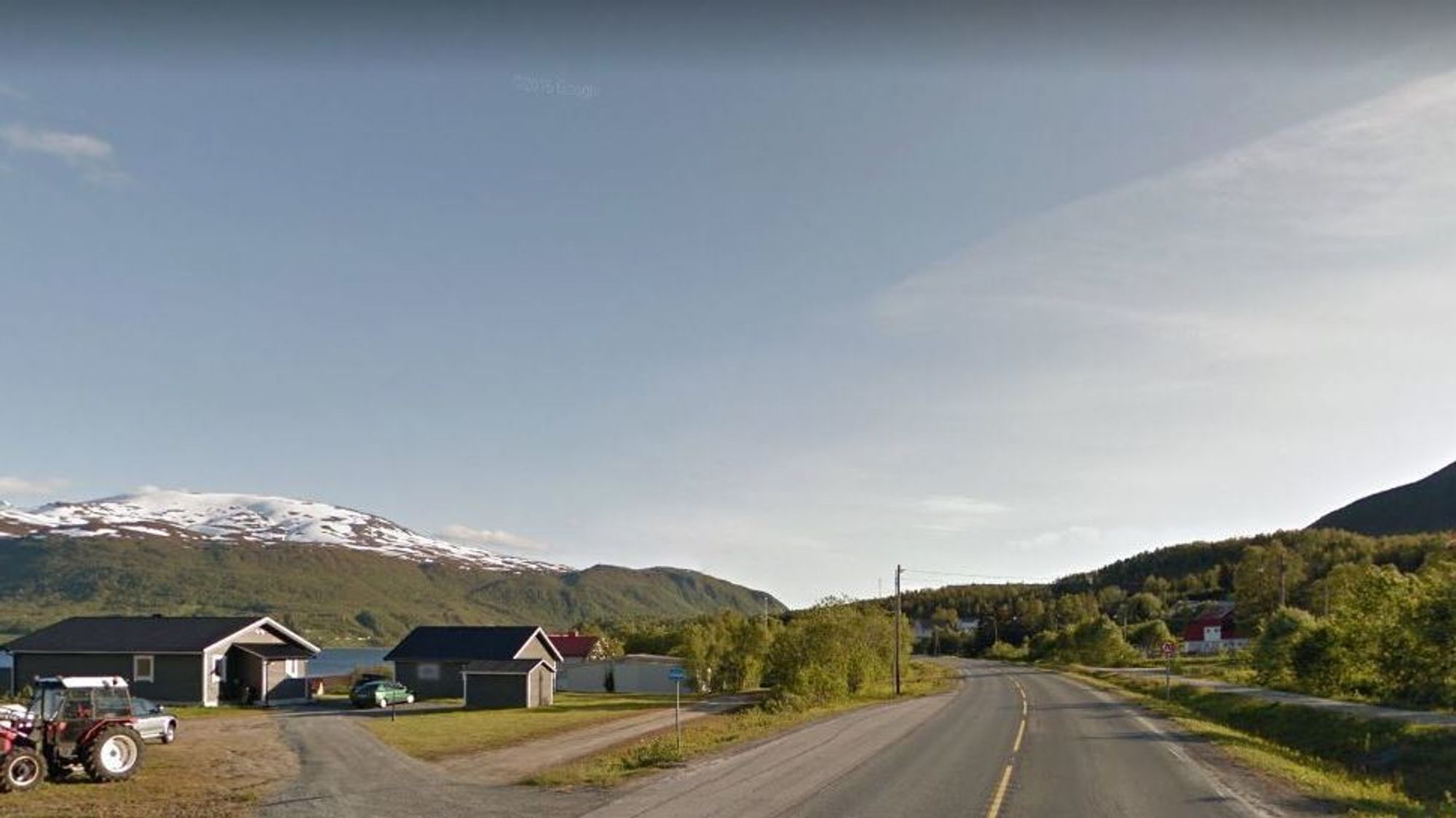 Innfartsveien til Tromsø går gjennom befolket område og er ulykkesutsatt. Kostnaden for ny vei er per i dag beregnet til over 2,7 milliarder. Den summen må ned.
