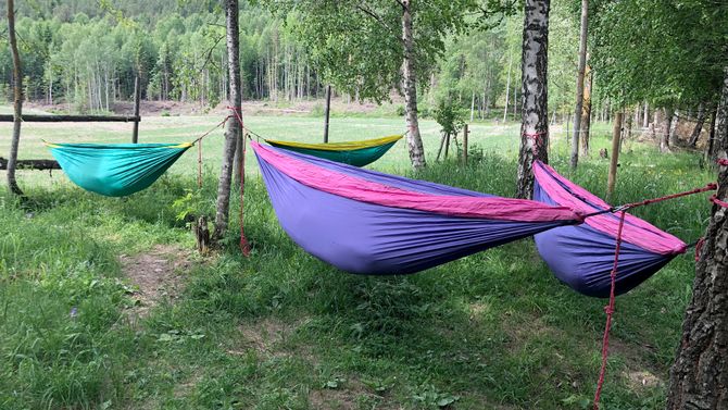 Når barna skal bli vant til sin nye hverdag i barnehagen, bruker Nordby Gardsbarnehage naturen som lekegrind.