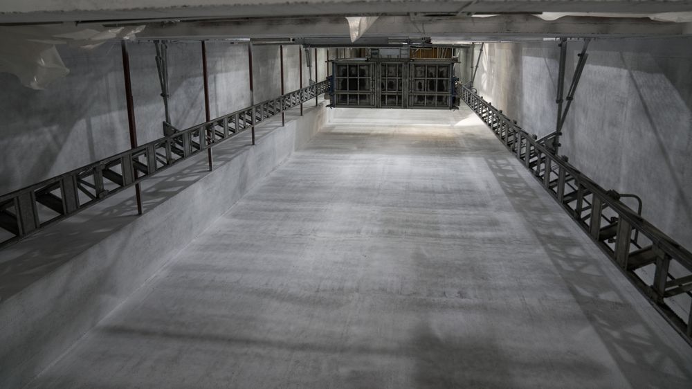 Kunstheisen ligger cirka i midten av bygget. Her skal kunsten fraktes opp og ned til de ulike etasjene.