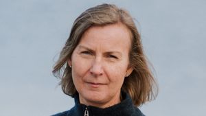 Elisabeth-Aarsather05.300x169.jpg