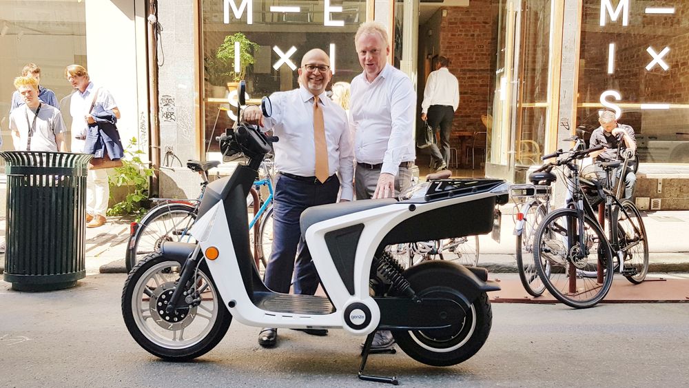 Administrerende direktør Prakash Wakankar i Mahindra tror Oslo er et bra sted å utvikle delingstjenester for elektriske tohjulinger. Oslos byrådsleder Raymond Johansen tror Mahindra og Peugeot har musklene som skal til for å dra i land spennende prosjekter i hovedstaden.