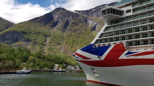 Store cruiseskip stenges ute når norske fjorder skal befris fra eksos. Dette er dilemmaene
