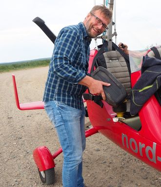 Dette var det siste bildet som ble tatt av distriktsredaktør Morten Ruud i NRK Finnmark. Lørdag døde han etter en ulykke med grykopteret. Passasjeren ble lettere skadd, opplyser HRS.