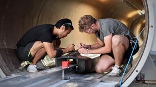 Studenter satte ny hyperloop-rekord – nærmer seg 500 km/t