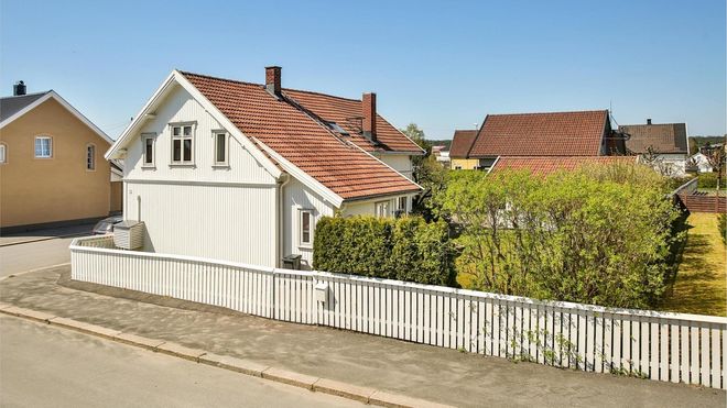 Boligprisene presses i været i pendlerbyene