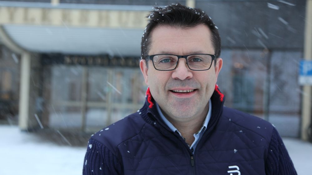 Fremskrittspartiets gruppeleder Frank Sve vil akseptere bompenger i 40 år på Nordøyvegen i Møre og Romsdal.
