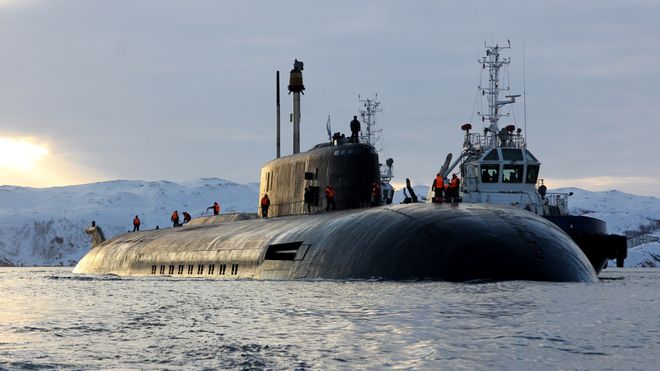 Russisk atomubåt seiler langs norskekysten