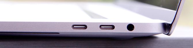 Macbook Pro har to slike USB-C-porter på hver side. Lengst til høyre ser du 3,5 mm minijack-utgangen, som Apple heldigvis har beholdt inntil videre.