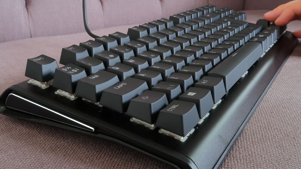 TEST: SteelSeries APEX M750 TKL Gamer.no TEST: SteelSeries Apex Pro Gamer.no
