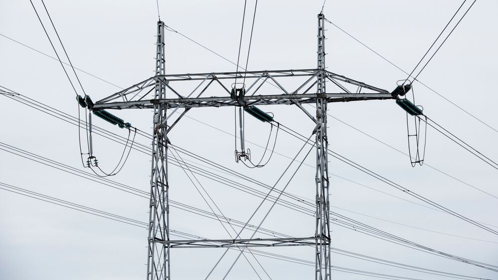 NVE sier de snart vil ta stilling til om de skal sende ut et nytt høringsforslag, etter at forlaget om å innføre nettleie med effektbaserte tariffer for alle har høstet kritkk.