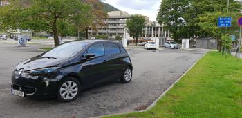 Renault Zoe er noe mindre enn Nissan Leaf.