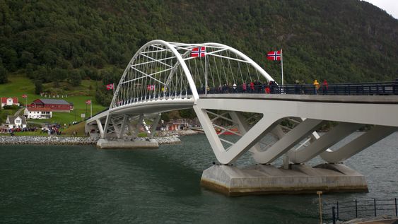 Nye Loftesnesbrui på opningsdagen