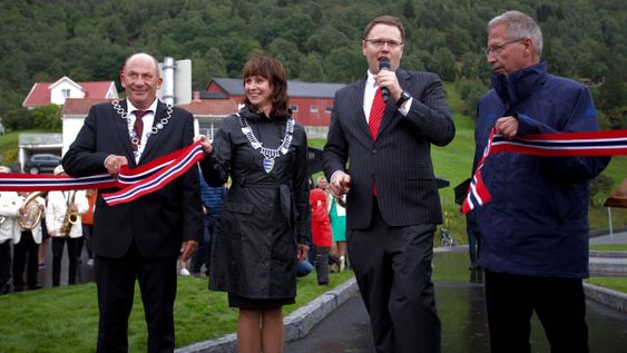 Jarle Aabø, Jenny Følling, Brage Baklien opnar nye Loftesnesbrui