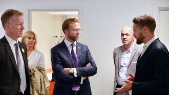 Utviklingsminister Nikolai Astrup besøkte Gründergarasjen ved Oslomet. Til venstre, Curt Rice, rektor ved Oslomet. Lengst til høyre, Christian Bjerke, direktør ved Gründergarasjen.