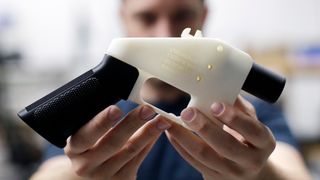 Amerikansk våpenlobby trosser dom – selger oppskrift for å 3D-printe pistoler