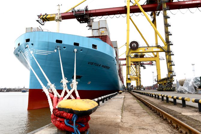 Skroget har en vertikal baug med integrert bulb. Dette reduserer energibehovet til fremdrift ved ulike dypganger, ettersom vannlinjen forlenges. Designet ble utviklet i samarbeid mellom Odense Maritime Technology (ODM) og Maersk.