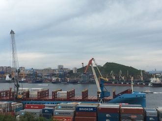 Venta Maersk har kapasitet på over 3.500 TEU, derav 600 frysecontainere. Skipet ble bygget ved Cosco Zhoushan Shipyard i Kina og lastet containere i Busan før avreise til Europa via Nordøstpassasjen i september 2018.