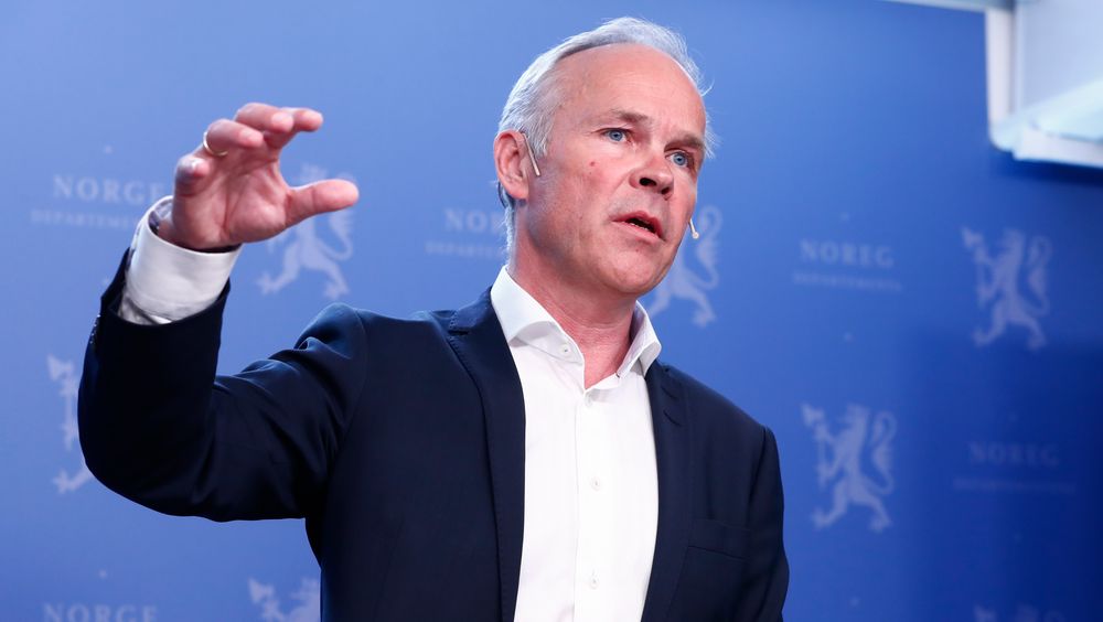 Kunnskapsminister Jan Tore Sanner (H) mener det er skjevheter i videregående elevers utgifter og utstyrsstipendet de får fra Lånekassen. Nå ønsker han å øke utstyrsstipendet.