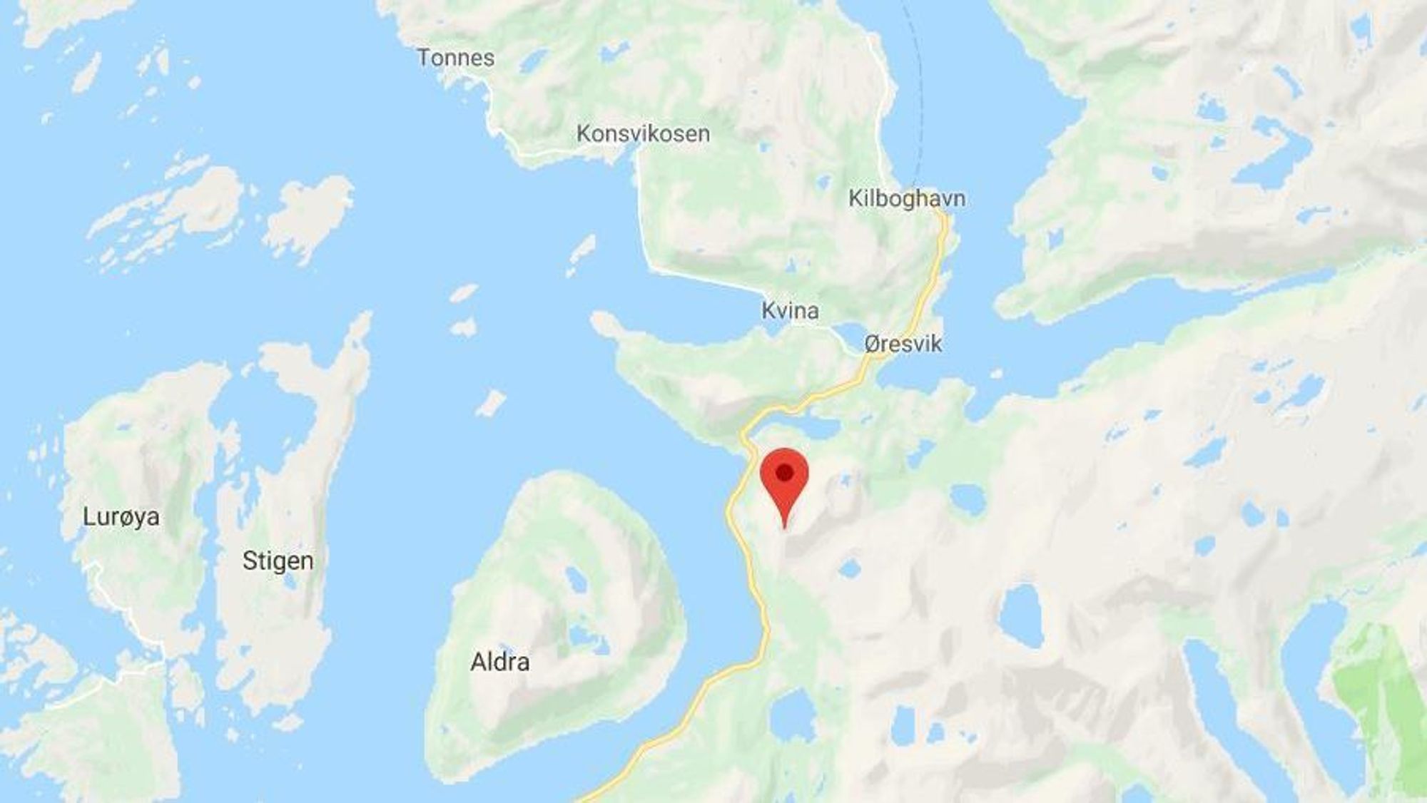 Det skal bygges ny fylkesvei 17 ved Lurøy i Helgeland. Det har ført til problemer for en lokal verkstedeier. 
