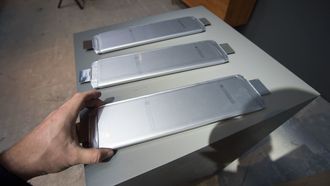 Batteriet er bygget opp av moduler som består av flere slike litiumionceller.