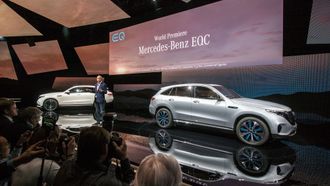 Daimler-sjef Dieter Zetsche presenterer EQC.