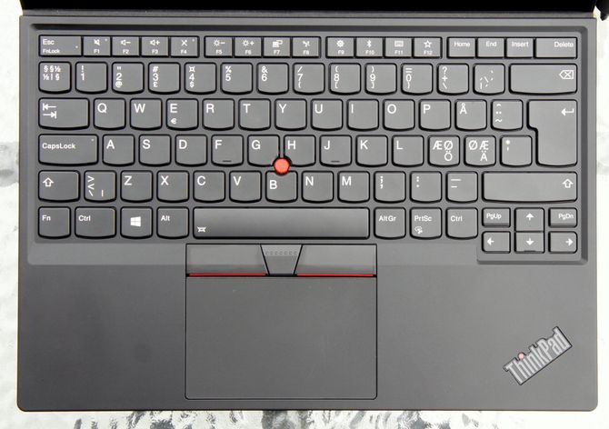 Lenovo har klart å få plass til et sjeldent godt tastatur i et ganske tynt tastaturdeksel.