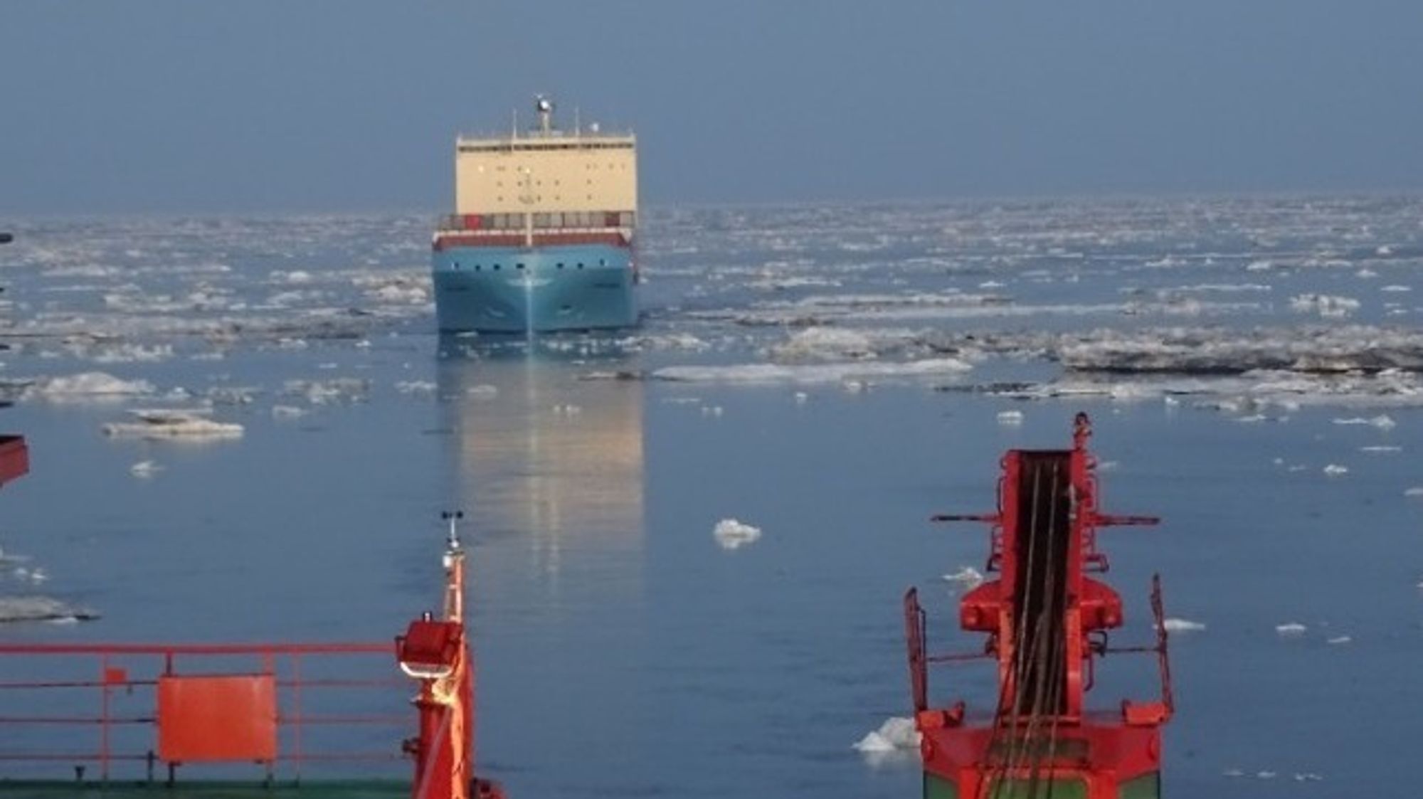 Venta Maersk gjennom Sannikov-stredet 11. september, fotografert fra Rosatom-isbryteren 50 Let Pobpedy.