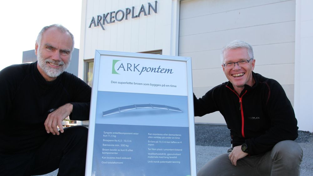 Formgiver og konstruktør Jørn Kjersem (t.v.) og daglig leder i Arkeoplan AS, arkeolog Paul Johan Undheim er spent på responsen på ARKpontem, brua som kan bære til fjells og monteres opp uten verktøy. 
