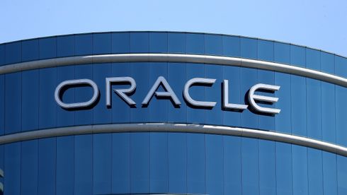 Oracle-logo på Oracles hovedkvarter i Redwood Shores, California. Fotografert 22. juni 2017.