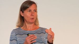 Elisabeth-Aarsather0918b.300x169.jpg