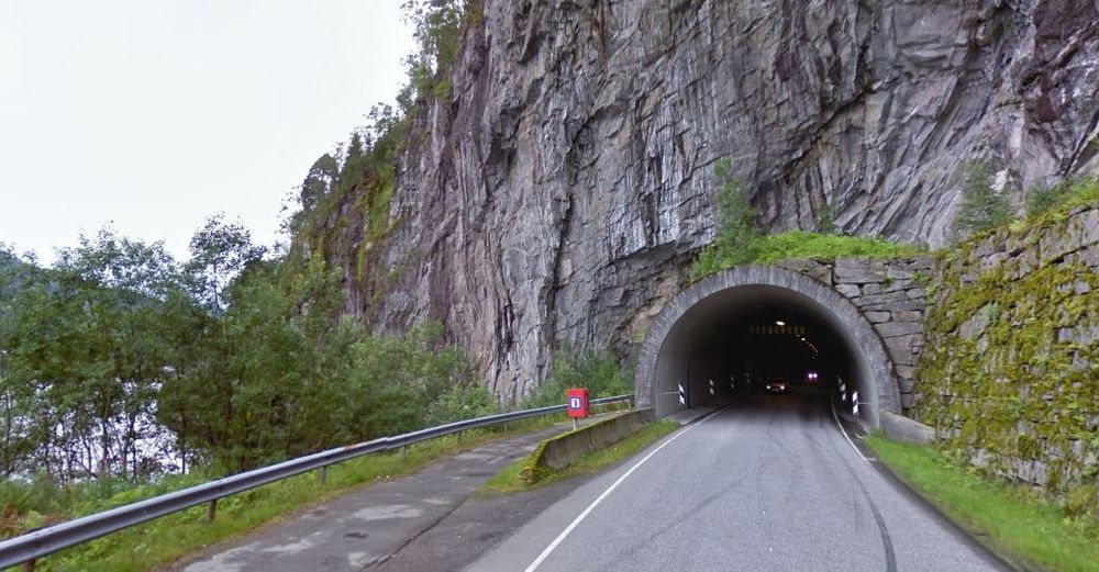 Kvernbergtunnelen er den lengste av de to som nå skal oppgraderes. Den ligger i Førde.