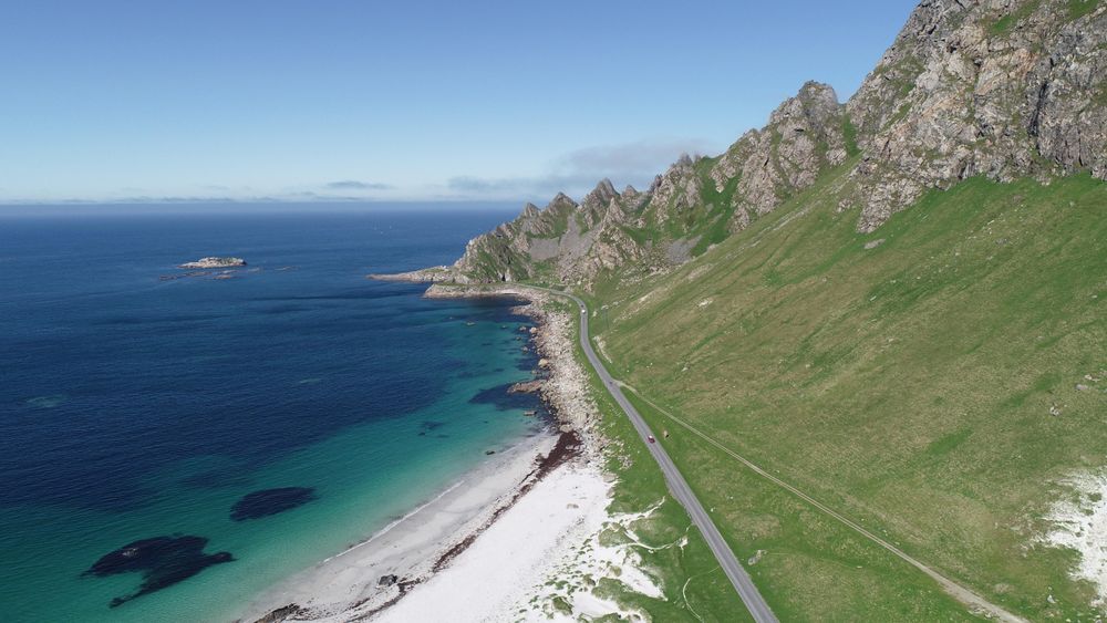 Den aktuelle vegstrekningen på Andøya er en vakker og populær turiststrekning, men er samtidig svært rasutsatt.