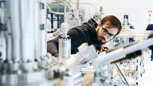 Microsoft åpner dansk labora­torium som skal lage bygge­steinene til selskapets kvante­datamaskin