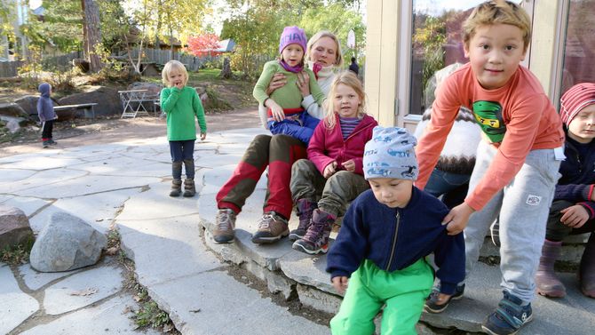 Førsteklassingene ved Steinerskolen i Hurum får mange oppgaver de yngre barna ikke har, og mer ansvar.