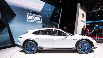 Mission E Cross Turismo er en blanding av SUV, stasjonsvogn og kupé.