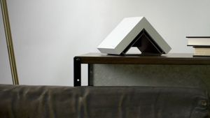 helm_sofa.300x169.jpg