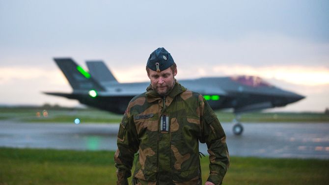 De tre nye F-35 kampflyene som landet på Ørland fly stasjon 21. september 2018 ble tatt imot av stasjonssjef på Ørland Hans-Ole Sandnes. Foto: Line Remme, Forsvaret