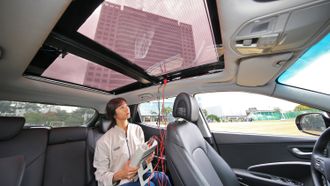 Hyundai utvikler gjennomsiktige solcelletak til biler med forbrenningsmotor.