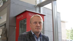 Kenneth-Olsen04.300x169.jpg