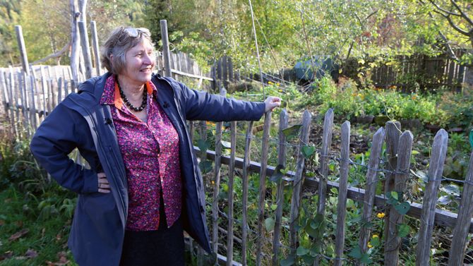 Askeladden Steinerbarnehage har blant annet sin egen kjøkkenhage, og høner på tunet. Daglig leder Astrid Sund har drevet miljøvennlig og økologisk i 35 år.