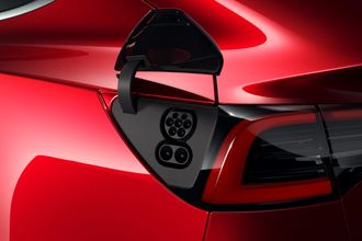 Tesla Model 3 får CCS-kontakt.