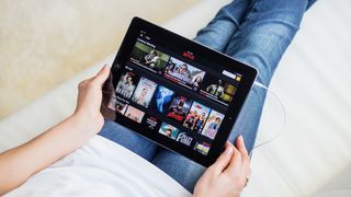 Netflix kan komme i en billigere utgave som kun er beregnet på mobiler og nettbrett
