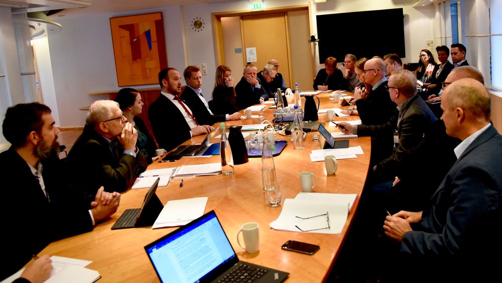 Bilde fra dagens møte mellom samferdselsministeren og Tekna og andre fagforeninger i Statens vegvesen. 