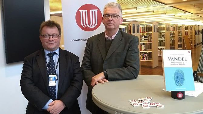De to professorene Morten Holmboe og Tor-Geir Myhrer har tatt et dypdykk i hva politiattestene egentlig inneholder.