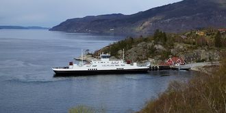 Riksvegfergesambandet Hjelmeland-Nesvik-Skipavik i Rogaland skal fra 2021 trafikkeres av Norled med to ferger. Den ene skal minst 50 prosent av tida bruke hydrogen