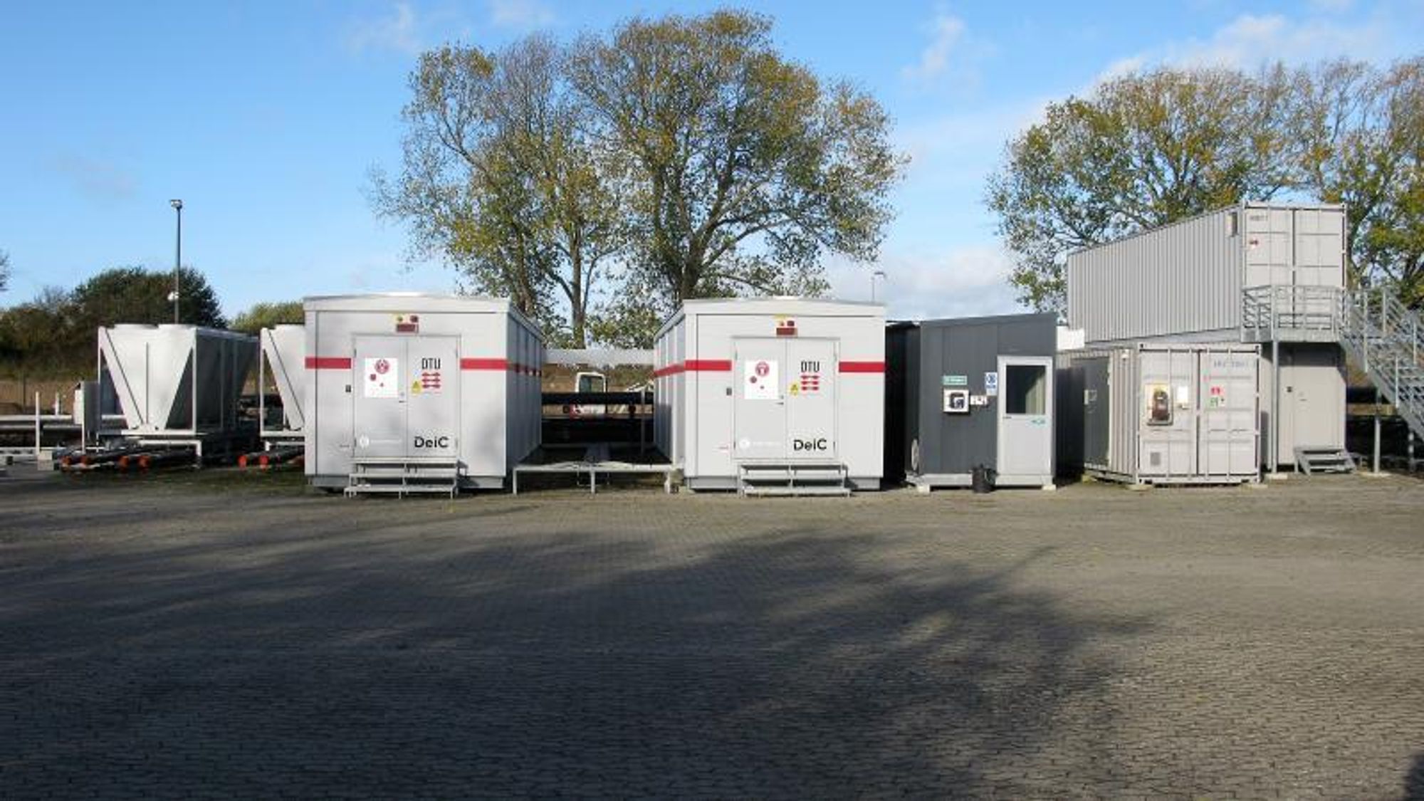 På containerplassen til Danmarks Tekniske Universitet (DTU) i Risø driftes noen av Danmarks største og raskeste datamaskiner.